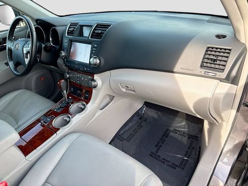 Used 2012 Toyota Highlander Limited w/ Tow Pkg AWD/4WD image 13