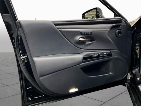 Used 2025 Lexus ES 300h w/ Premium Package FWD image 22