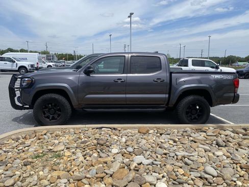 Used 2016 Toyota Tacoma TRD Sport w/ Premium & Technology Package AWD/4WD image 4