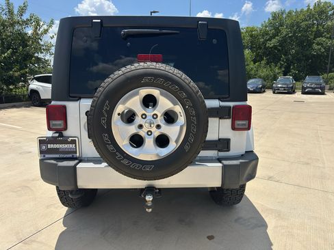 Used 2014 Jeep Wrangler Unlimited Sahara w/ Connectivity Group AWD/4WD image 22