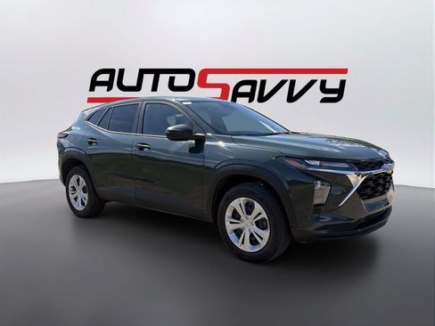 Used 2025 Chevrolet Trax LS FWD image 3
