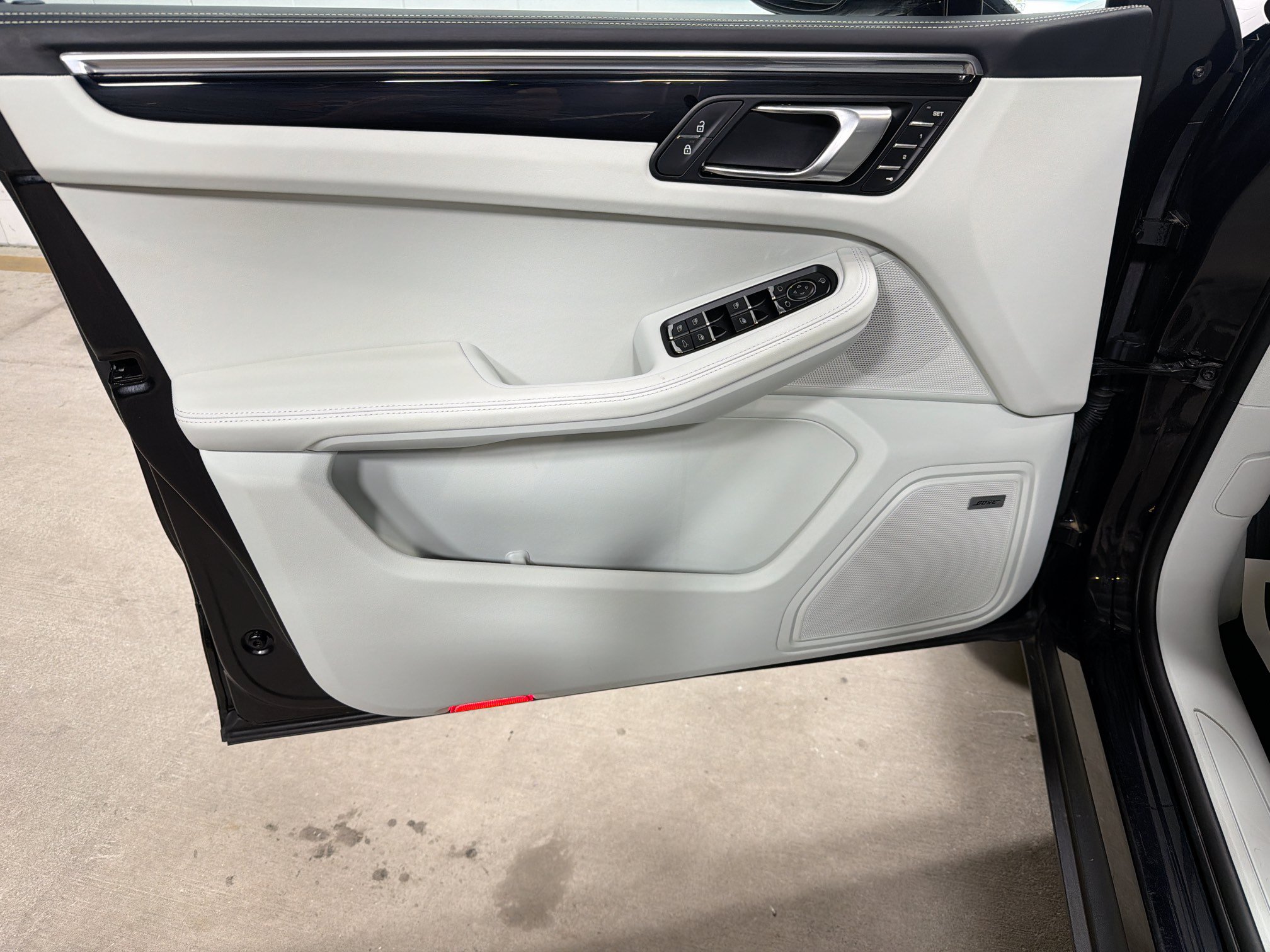 Certified 2026 Porsche Macan AWD/4WD image 21