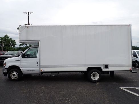 Used 2025 Ford E-450 and Econoline 450 Super Duty w/ Power Equipment Group image 2