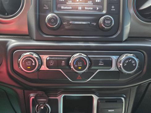 Used 2020 Jeep Gladiator Sport AWD/4WD image 11