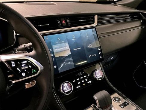 Certified 2025 Jaguar F-PACE R-Dynamic S image 5