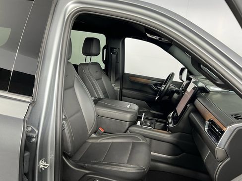 Used 2025 GMC Yukon XL Denali image 34
