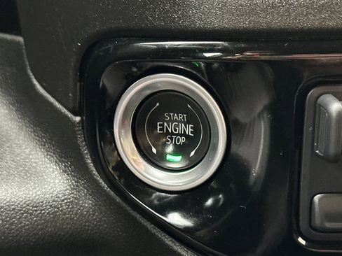 Certified 2025 GMC Sierra 1500 SLT image 28