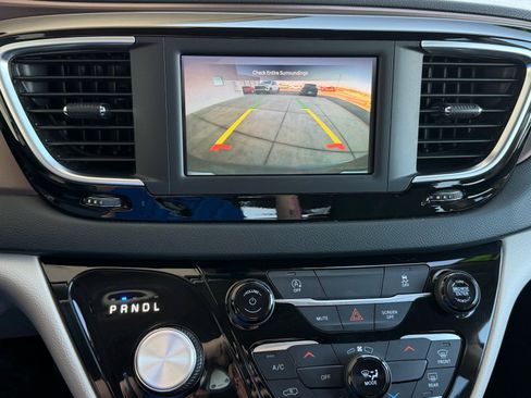 Used 2023 Chrysler Voyager LX image 12