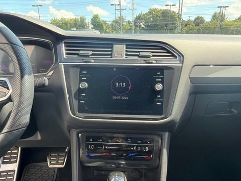 Used 2024 Volkswagen Tiguan SE R-Line AWD/4WD image 18