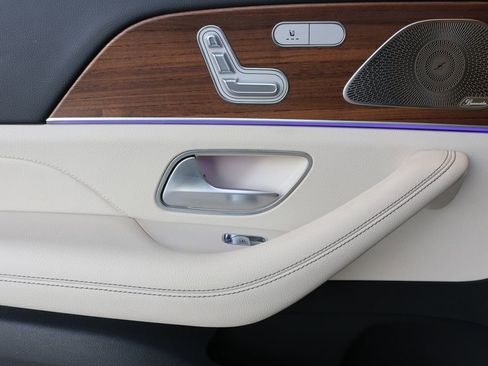 Used 2023 Mercedes-Benz GLS 450 4MATIC image 23