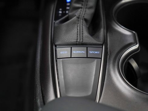 Used 2024 Toyota Camry SE FWD image 18