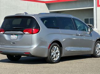 Used 2017 Chrysler Pacifica Limited w/ UConnect Theater Package FWD video 2