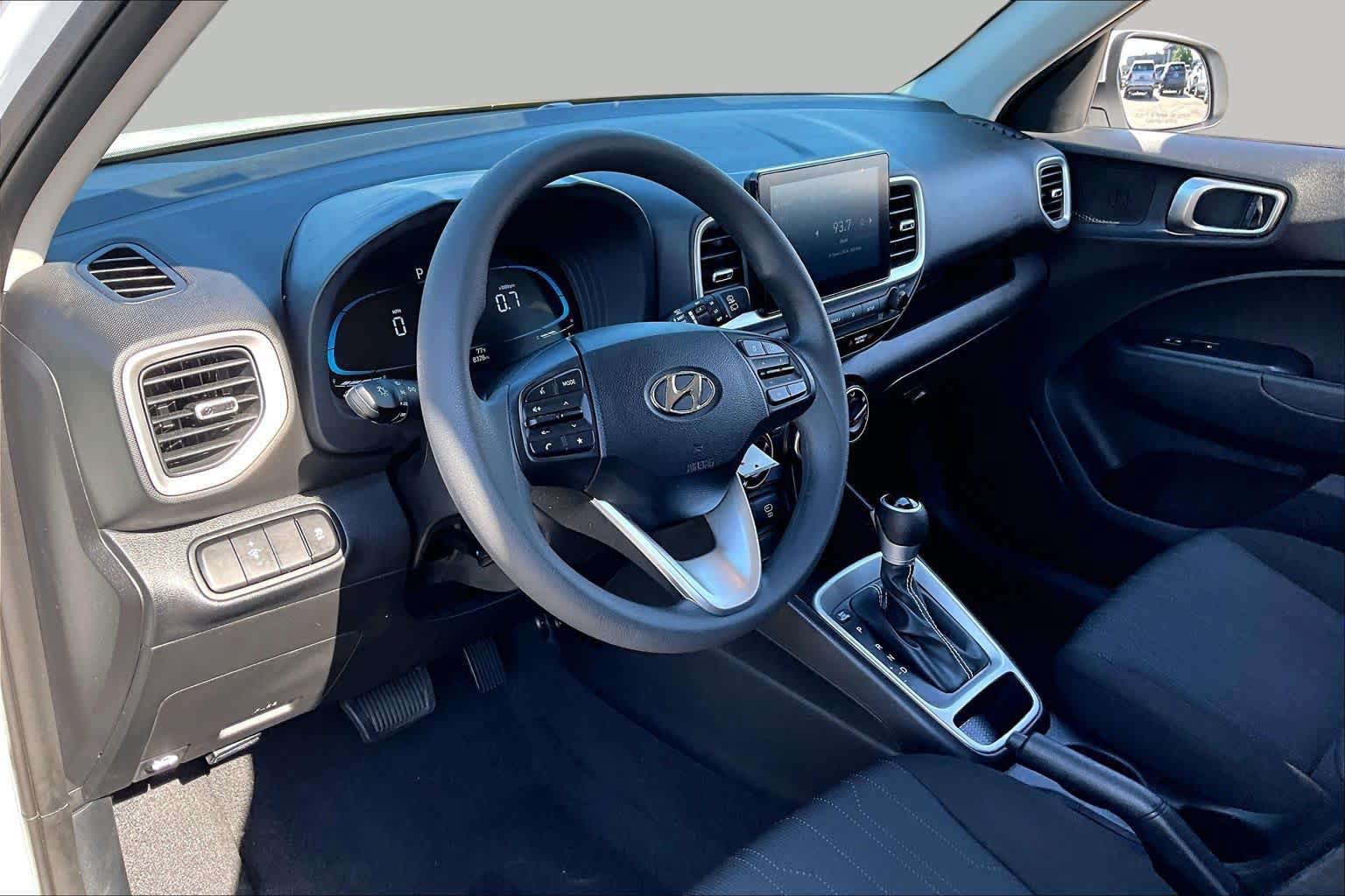 Used 2026 Hyundai Venue SE FWD image 17
