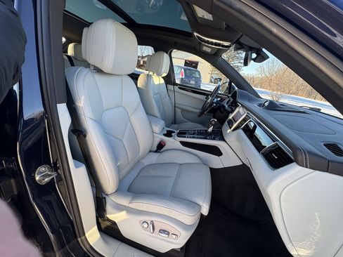 Used 2018 Porsche Macan S image 23