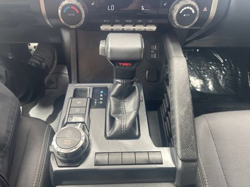 Used 2025 Toyota Tacoma TRD Sport AWD/4WD image 28