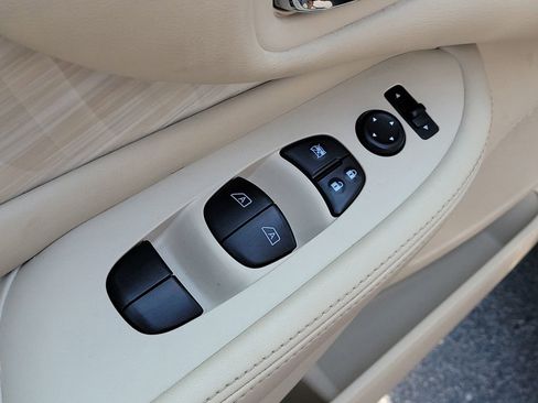 Used 2017 Nissan Murano SV FWD image 18