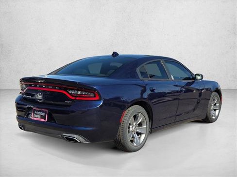 Used 2015 Dodge Charger SXT image 4