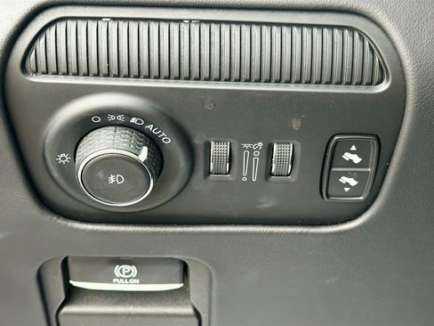 Used 2023 Jeep Grand Wagoneer Series III w/ Rear Seat Video Group 1 AWD/4WD image 35