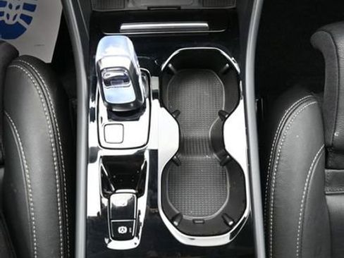 Used 2025 Volvo XC40 B5 Plus AWD/4WD image 11