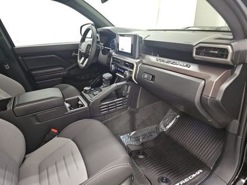 Used 2025 Toyota Tacoma TRD Sport image 33