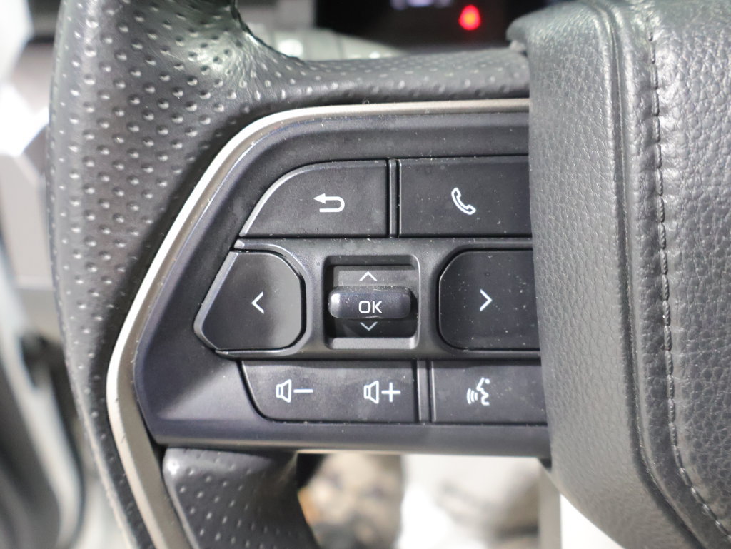 Used 2025 Toyota 4Runner SR5 AWD/4WD image 33