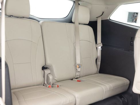 Used 2019 Buick Enclave Essence AWD/4WD image 31
