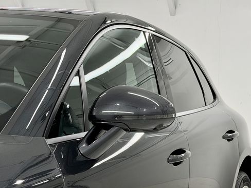Certified 2024 Porsche Macan AWD/4WD image 19