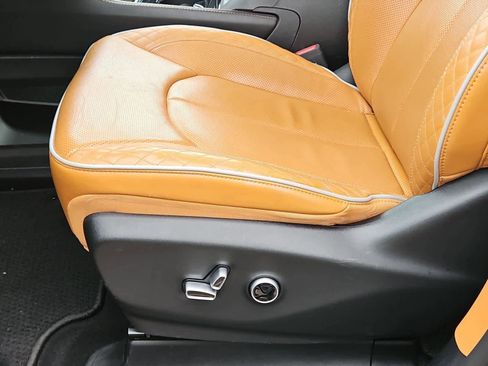 Used 2022 Chrysler Pacifica Pinnacle image 16