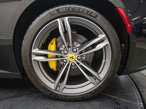 Used 2018 Ferrari GTC4Lusso AWD/4WD image 45