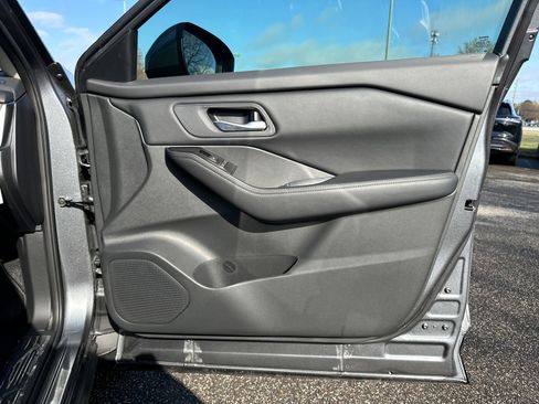 Used 2026 Nissan Rogue SV image 14