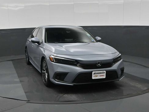 Used 2022 Honda Civic Touring image 3