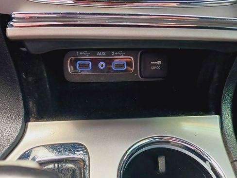 Used 2021 Jeep Grand Cherokee Laredo image 34