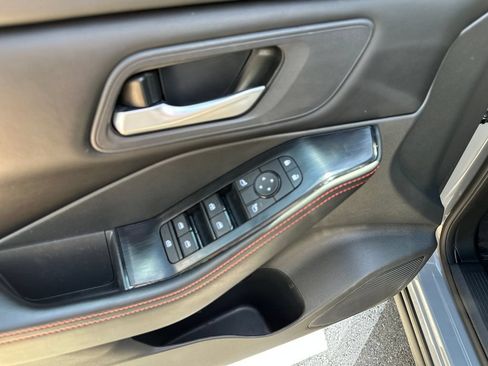 Used 2025 Nissan Rogue SV AWD/4WD image 19