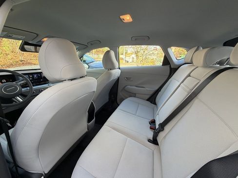 Certified 2024 Hyundai Kona SE image 9