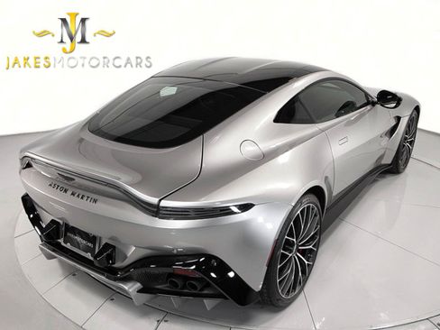 Used 2022 Aston Martin V8 Vantage Coupe image 11