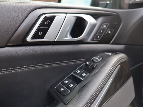 Used 2024 BMW X5 xDrive40i w/ Premium Package AWD/4WD image 38