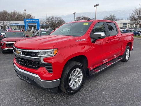 Used 2024 Chevrolet Silverado 1500 LT AWD/4WD image 3