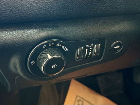 Used 2015 Chrysler 200 C w/ Navigation & Sound Group I image 11