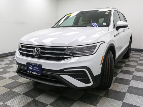 Certified 2022 Volkswagen Tiguan SE w/ Panoramic Sunroof Package image 5