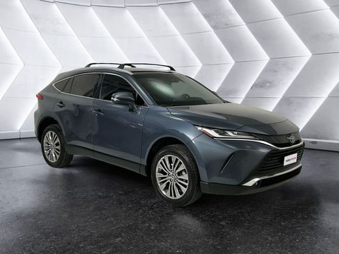 Used 2024 Toyota Venza XLE AWD/4WD image 1