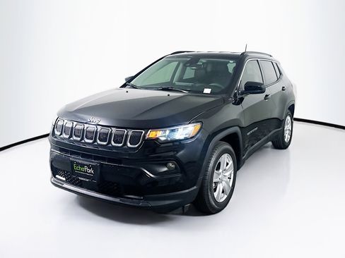Used 2022 Jeep Compass Latitude image 3