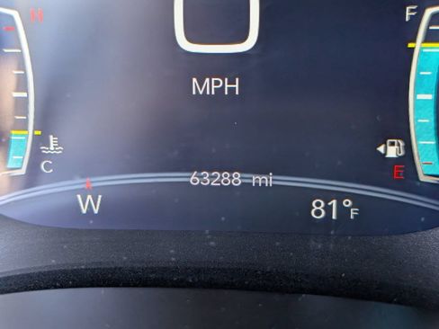 Used 2023 Chrysler Pacifica Limited FWD image 13