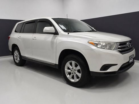 Used 2012 Toyota Highlander FWD w/ Cold Weather Pkg image 7