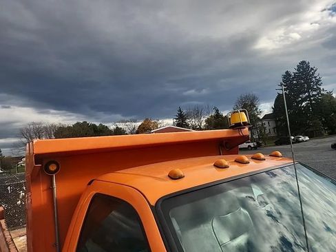 Used 2005 Ford F350 4x4 Regular Cab DRW Super Duty image 10