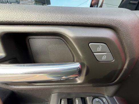 Used 2023 Chevrolet Silverado 1500 Custom image 9