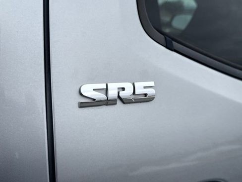 Used 2017 Toyota Tacoma SR5 w/ Tow Package image 17