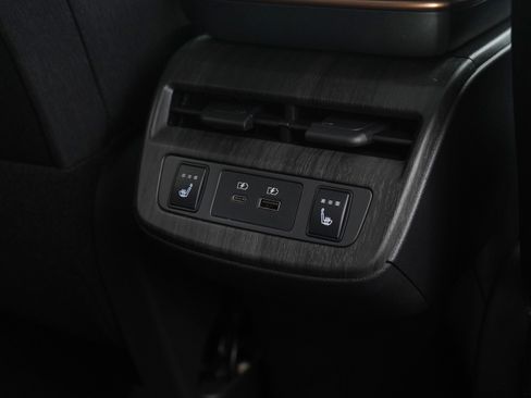 Used 2024 Nissan Ariya AWD image 13