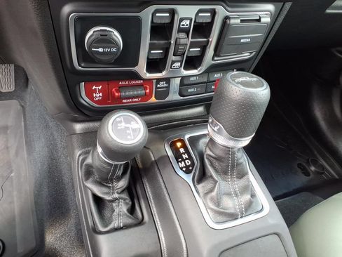 Used 2024 Jeep Gladiator Mojave AWD/4WD image 18