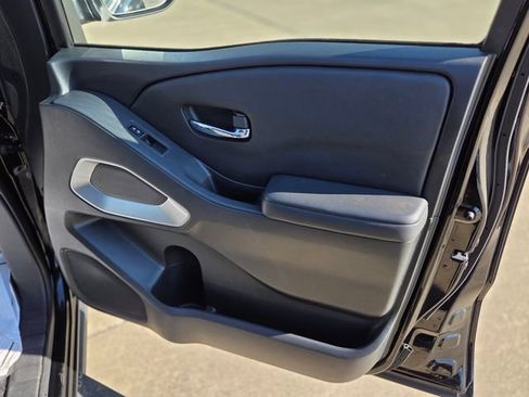 Used 2022 Nissan Frontier SV image 15