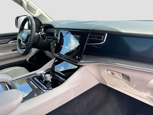 Used 2022 Jeep Wagoneer Series III w/ Flexible Seating Group image 29